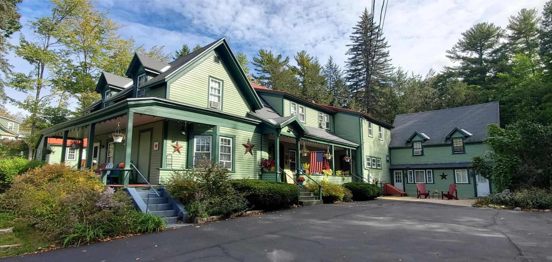 Building view of Spruce Moose Lodge