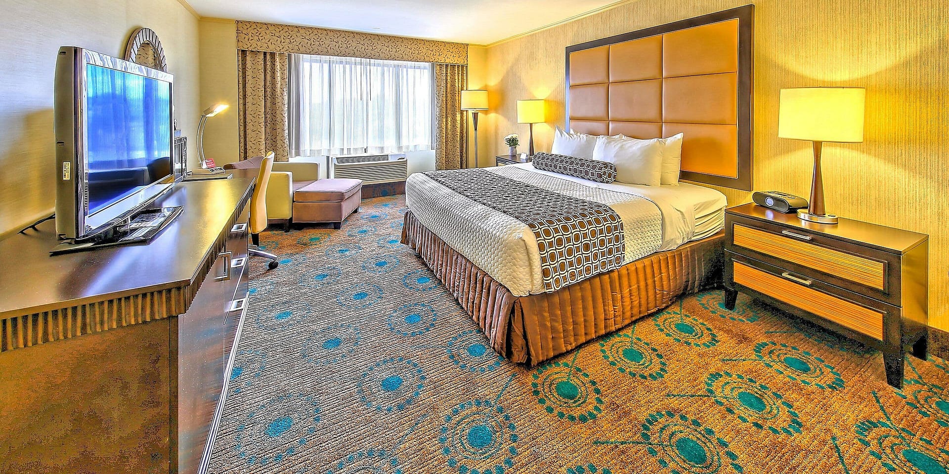 Bedroom view of Brandywine Plaza Hotel