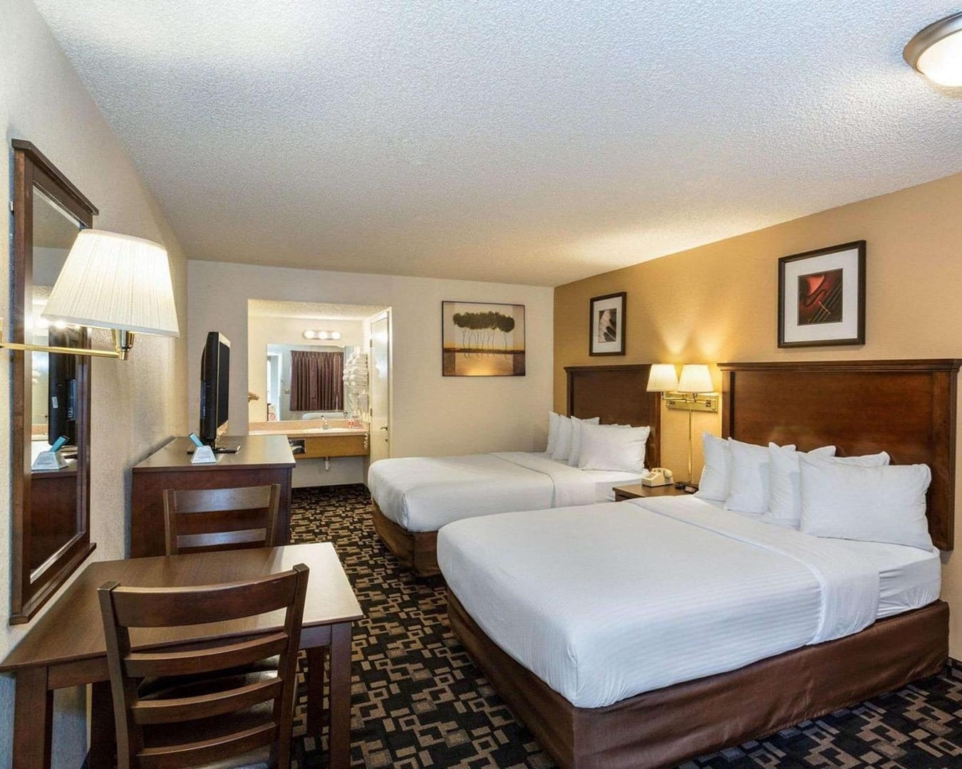 MorningGlory Inn & Suites