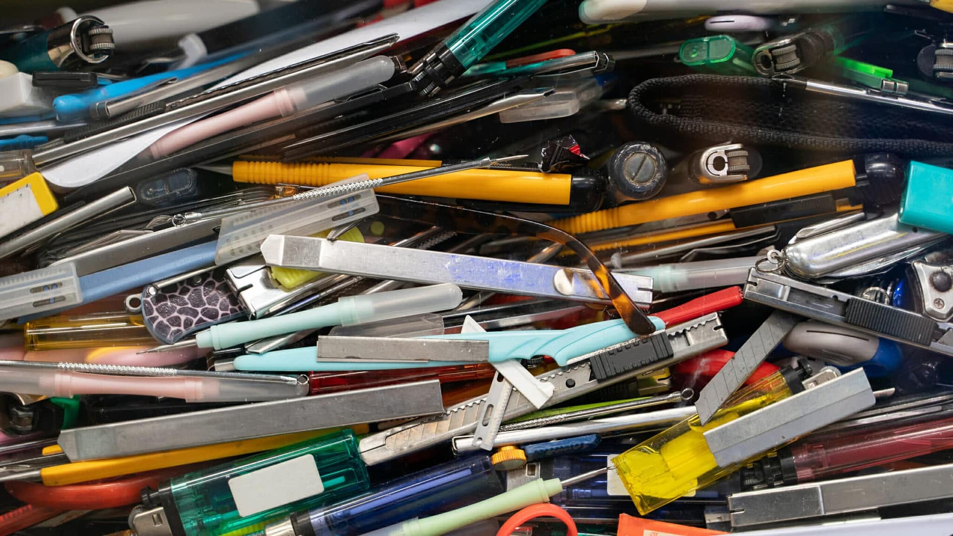 Dangerous and prohibited items not allowed to carry on flight at the airport